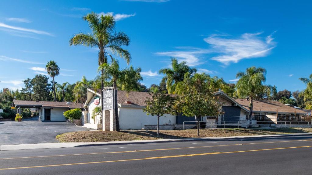 Fallbrook Country Inn - image 5