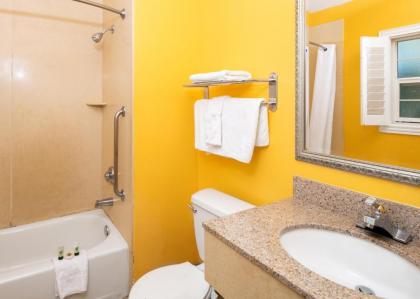 Fallbrook Country Inn - image 8
