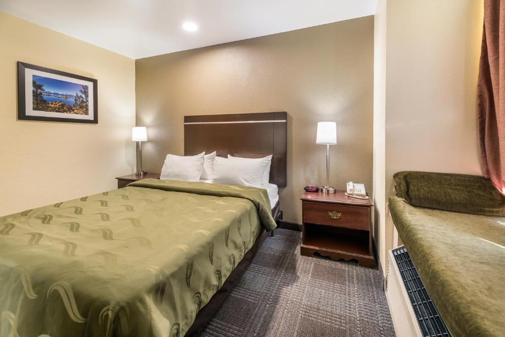 Quality Inn & Suites near NAS Fallon - image 5
