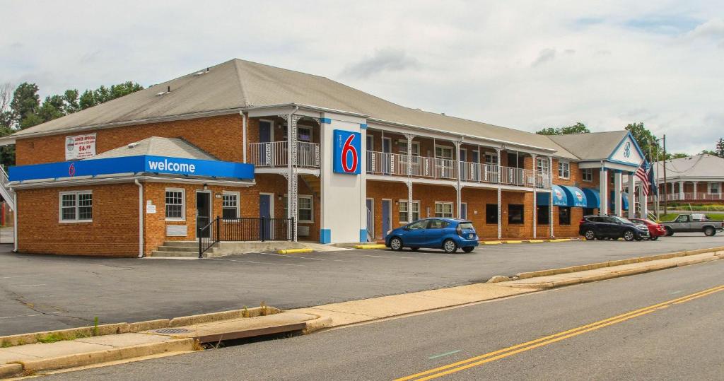 Motel 6-Falls Church VA - Arlington Boulevard - main image