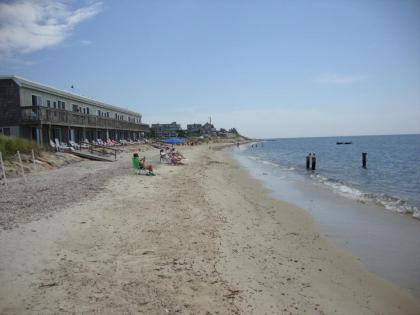 Falmouth Tides Motel - image 2