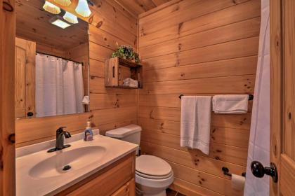 Warm and Cozy Cabin with Deck on Top of the Blue Ridge! - image 11
