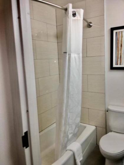 Wingate by Wyndham Far Rockaway JFK Airport - image 9