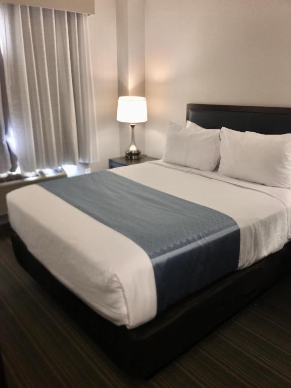 Wingate by Wyndham Far Rockaway JFK Airport - image 6