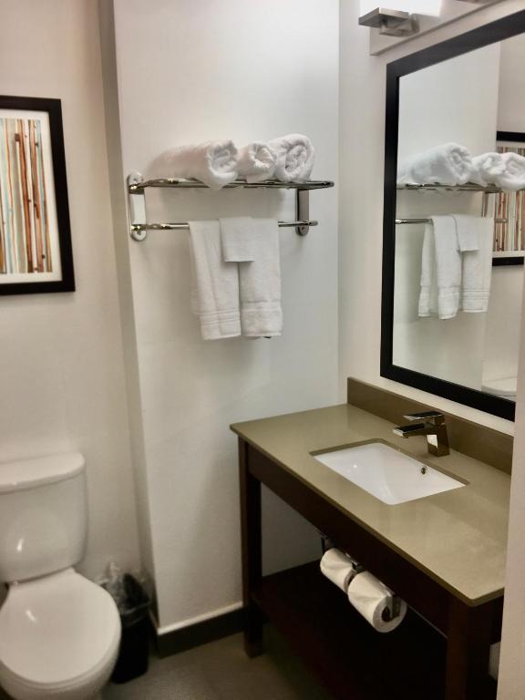 Wingate by Wyndham Far Rockaway JFK Airport - image 7