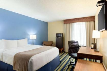 Days Inn by Wyndham Fargo - image 2