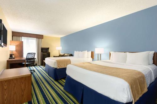 Days Inn by Wyndham Fargo - image 3