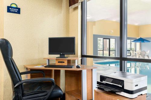 Days Inn by Wyndham Fargo - image 4
