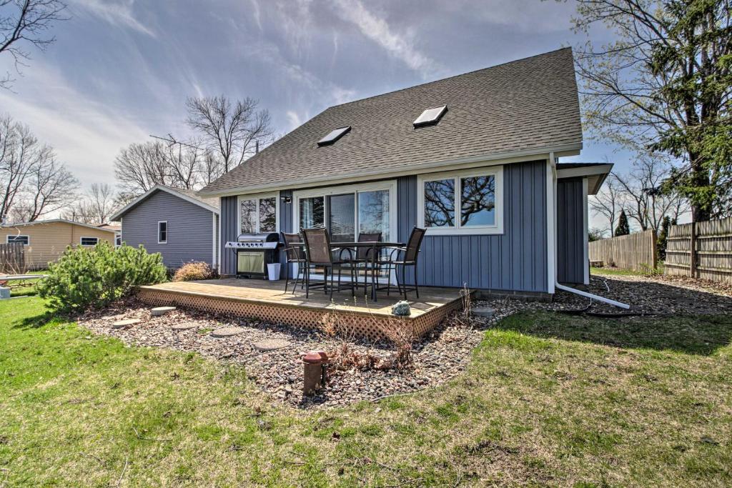 Authentic Cabin with Fire Pit on Roberds Lake! - main image