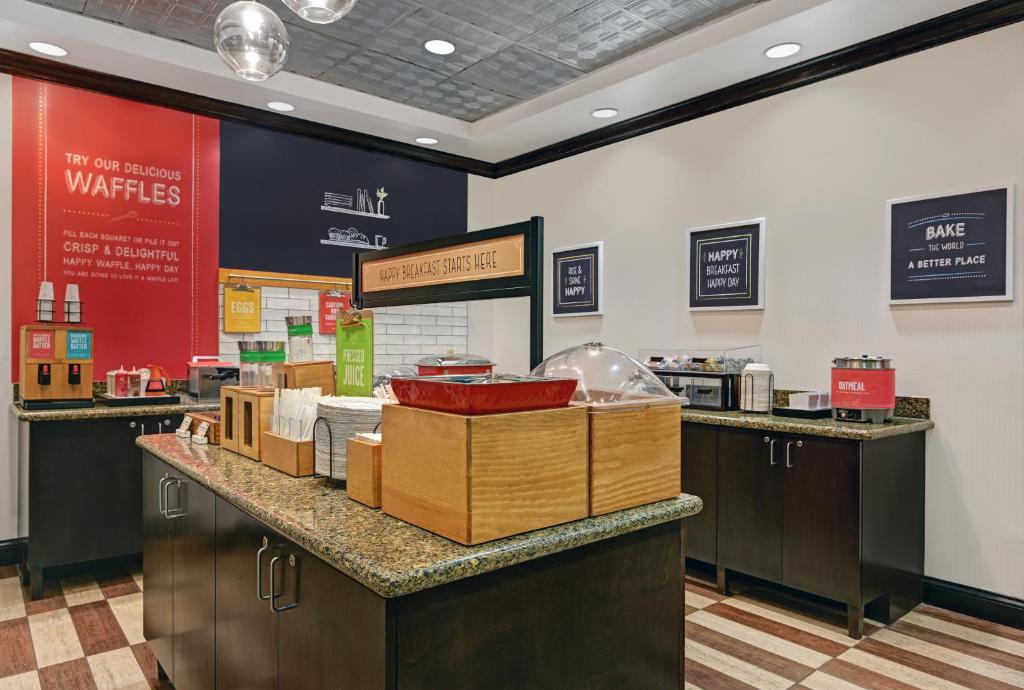 Hampton Inn Farmington - image 7