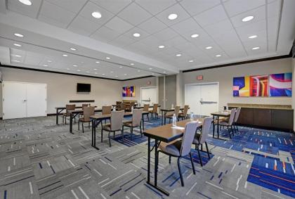 Hampton Inn Farmington - image 9