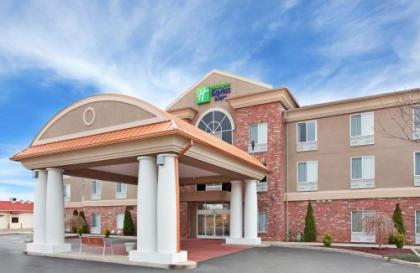 Holiday Inn Express Hotel & Suites Farmington