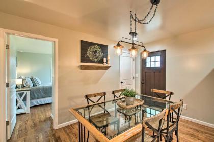 Chic Ste Genevieve Home with Nice Interior Amenities - image 10