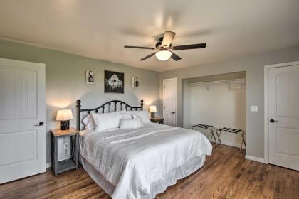Chic Ste Genevieve Home with Nice Interior Amenities - image 11