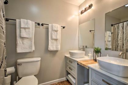 Chic Ste Genevieve Home with Nice Interior Amenities - image 13
