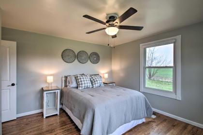 Chic Ste Genevieve Home with Nice Interior Amenities - image 14