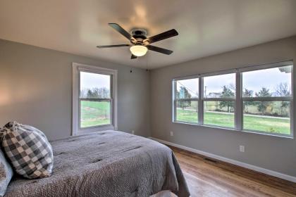 Chic Ste Genevieve Home with Nice Interior Amenities - image 15