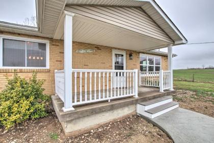 Chic Ste Genevieve Home with Nice Interior Amenities - image 3