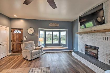 Chic Ste Genevieve Home with Nice Interior Amenities - image 4