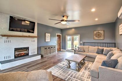 Chic Ste Genevieve Home with Nice Interior Amenities - image 6