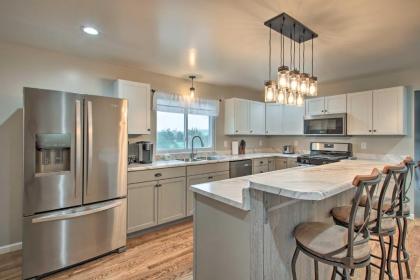 Chic Ste Genevieve Home with Nice Interior Amenities - image 7