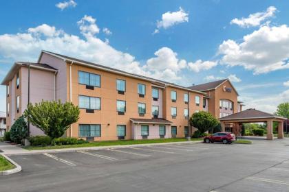 Comfort Inn  Suites Farmington   Victor