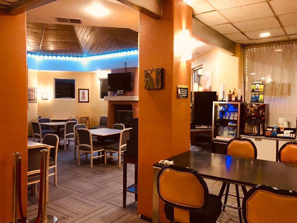 Brentwood Inn & Garden - image 6