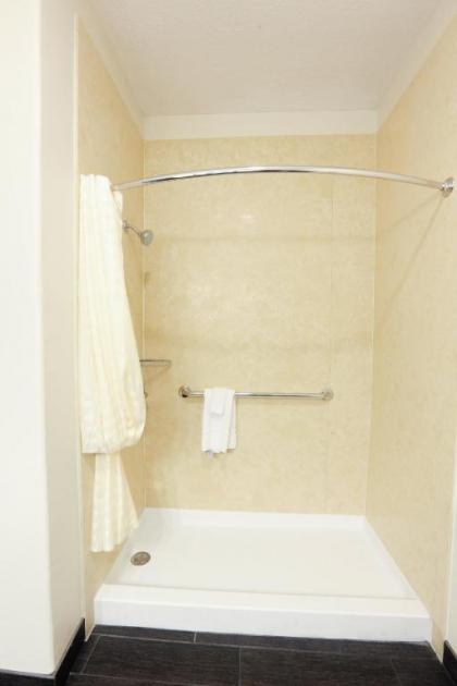 Best Western Plus the Four Corners Inn - image 2