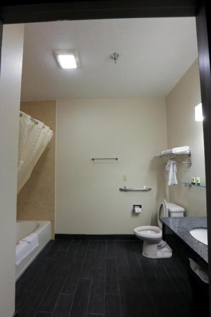 Best Western Plus the Four Corners Inn - image 5