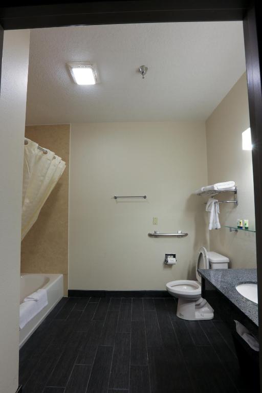 Best Western Plus the Four Corners Inn - image 5