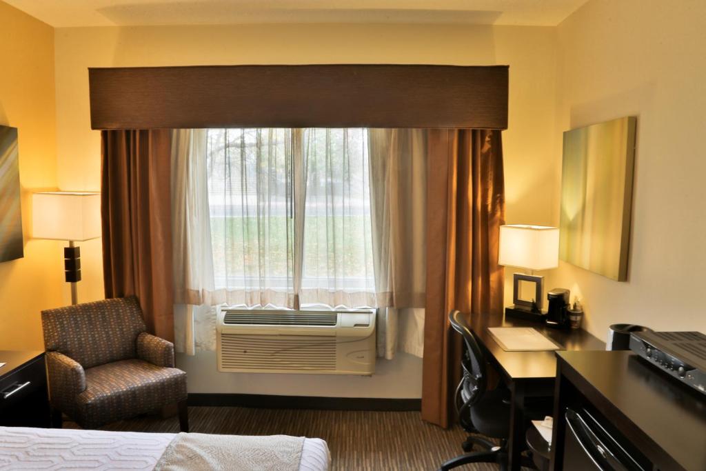 Best Western Plus the Four Corners Inn - image 6