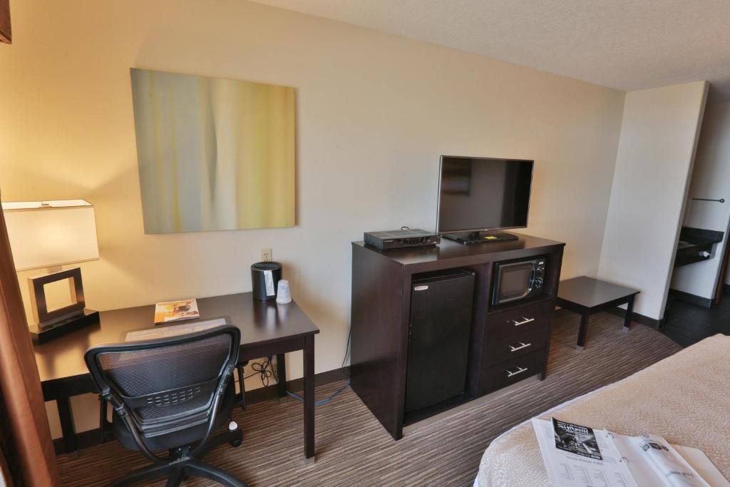 Best Western Plus the Four Corners Inn - image 7