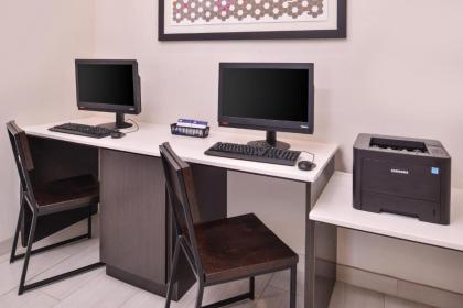 Holiday Inn Express Hotel & Suites Farmington an IHG Hotel - image 11