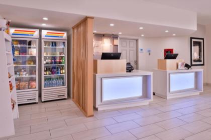 Holiday Inn Express Hotel & Suites Farmington an IHG Hotel - image 2