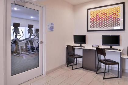 Holiday Inn Express Hotel & Suites Farmington an IHG Hotel - image 4