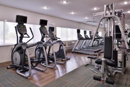 Holiday Inn Express Hotel & Suites Farmington an IHG Hotel - image 9