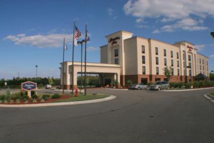 Hampton Inn Farmville - image 10