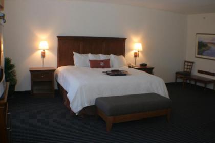 Hampton Inn Farmville - image 12