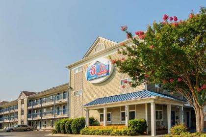 motel 6 Fayetteville NC   Fort Bragg Area