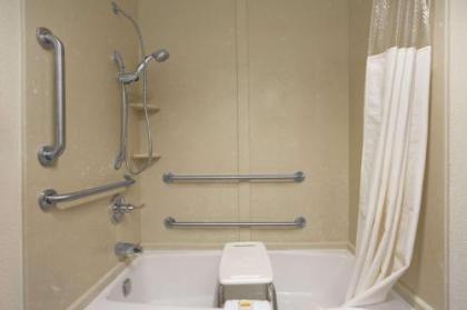 Days Inn by Wyndham Fayetteville-South/I-95 Exit 49 - image 4
