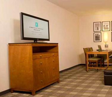 Embassy Suites Fayetteville Fort Bragg - image 2
