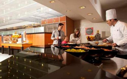 Embassy Suites Fayetteville Fort Bragg - image 4