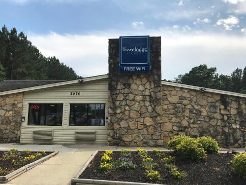 Travelodge by Wyndham Fayetteville - image 3