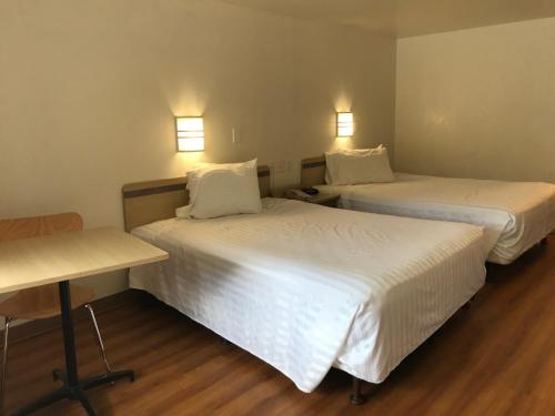 Travelodge by Wyndham Fayetteville - image 5