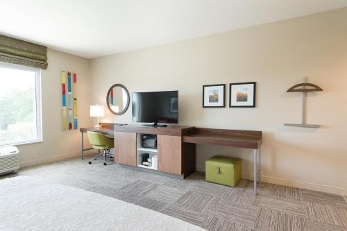 Hampton Inn and Suites Fayetteville NC - image 4