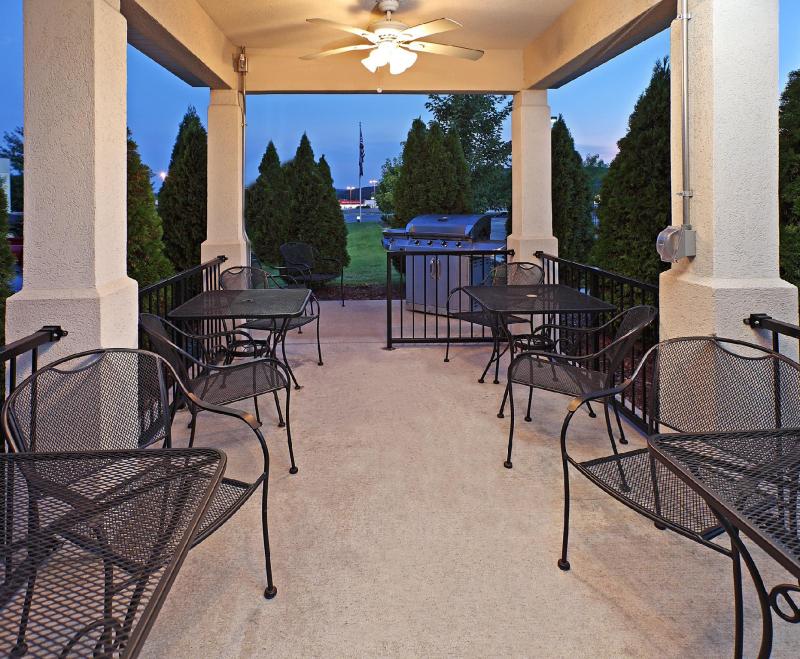 Candlewood Suites Fayetteville - image 5