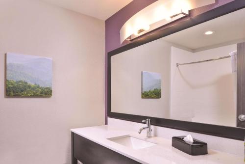 La Quinta by Wyndham Fayetteville - main image