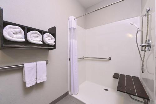 La Quinta by Wyndham Fayetteville - image 2