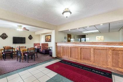 Econo Lodge Fayetteville - image 4