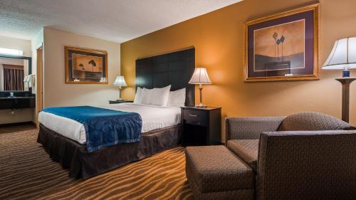 Best Western Windsor Suites - image 4
